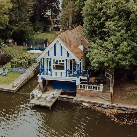 Unique Boathouse, Detached Free Parking X4 Cars Villa